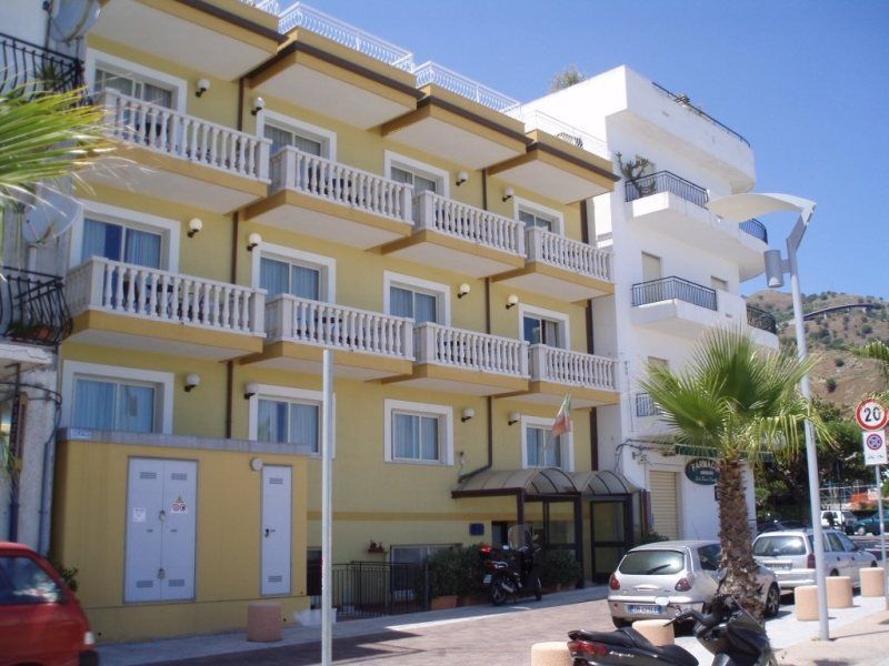 Hotel Orizzonte Letojanni Exterior photo